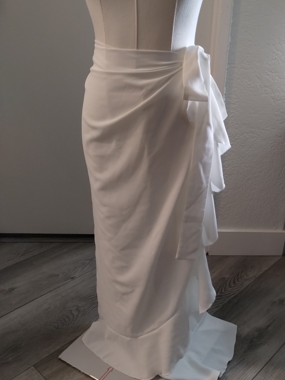 Source Unknown White Wrap-Style Midi Skirt with Side Tie